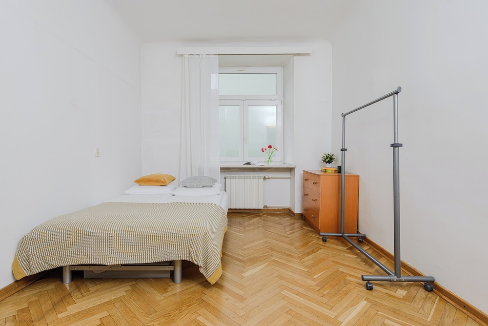 ShortStayPoland Szara B170