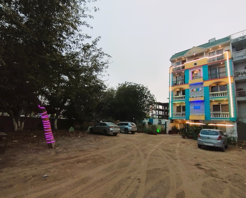 The Angel Hotel And Suites