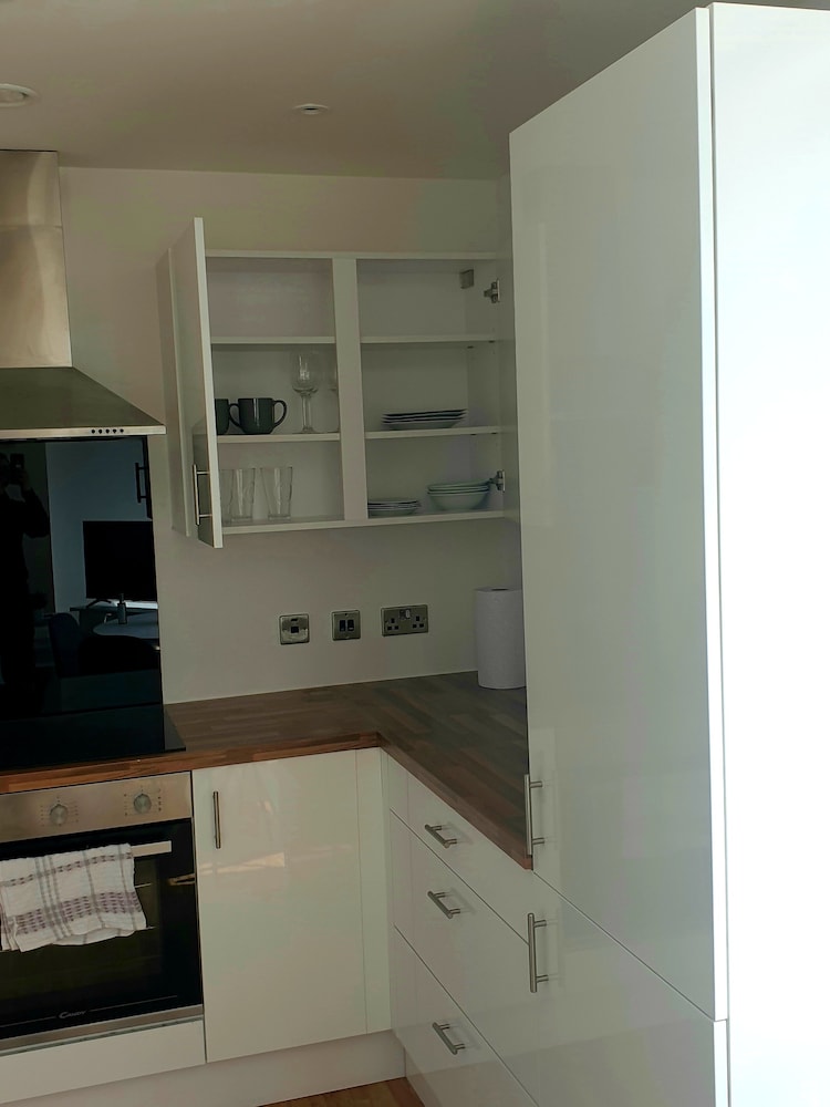 Salford Media City - 2 Bed Apartment view 5
