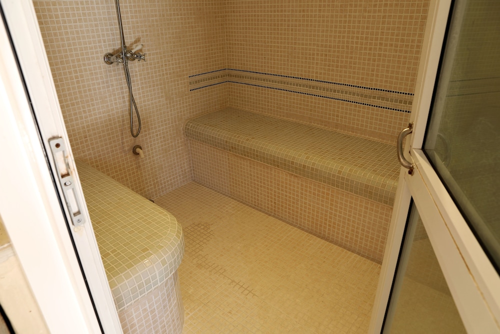 Orange Vacations - Justin de Provence - Property Image 39