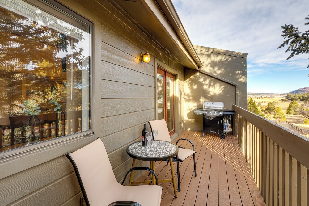 Cozy Flagstaff Condo in Country Club Community!