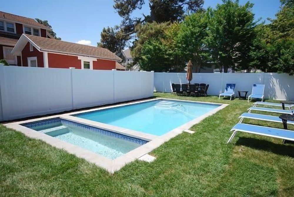 Olive Avenue 32