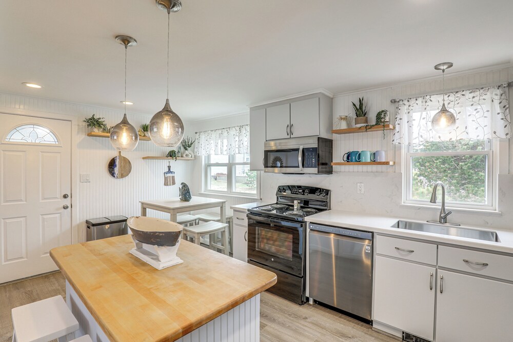 Beachfront Salisbury Retreat w/ Fire Pit & Grill