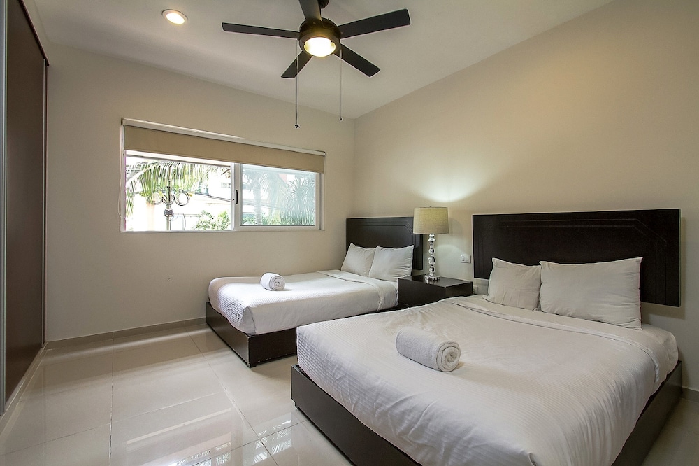 Sabbia Dowtown Condos by Mikitito Rentals