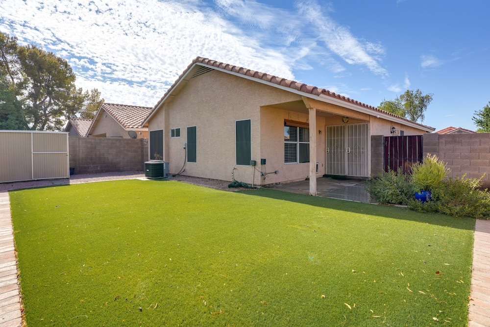 Modern Peoria Home w/ Pool Access & Private Yard! view 5