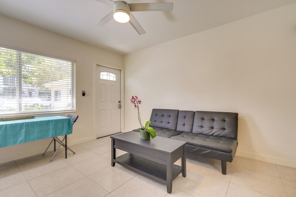 Steps to Pompano Beach: Couple's Retreat w/ Patio!