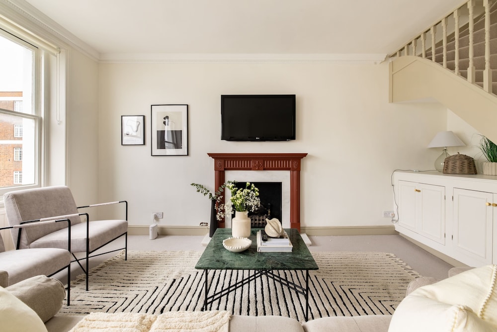 Stylish West Kensington Duplex