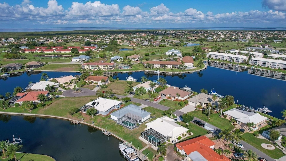 Bird Section Punta Gorda Isles, Dog Friendly, Canal, Kayaks 3 Bedroom Home