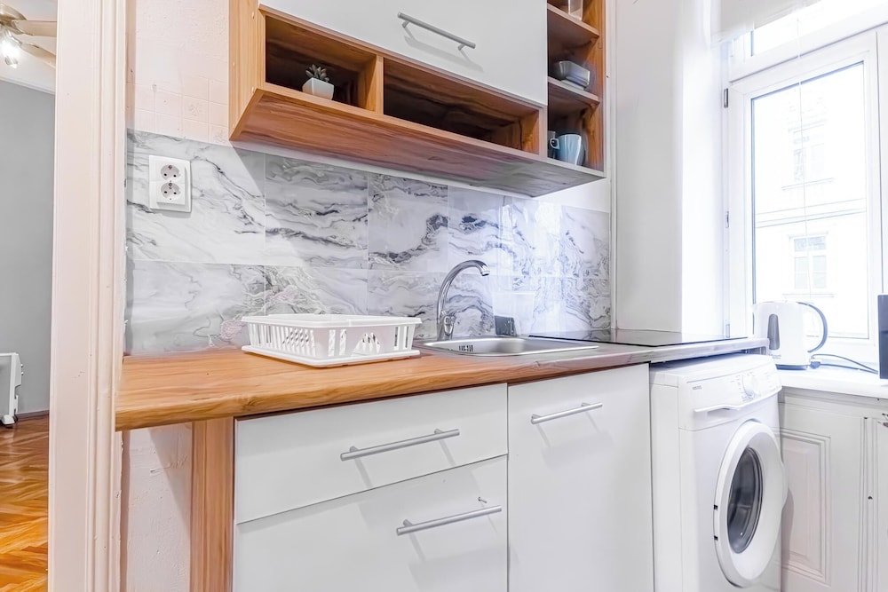 Elegant 1BR Apt Steps from Praterstern