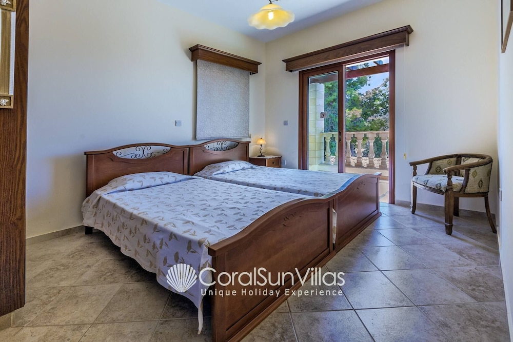 Away-from-it-all, Exceptional Sea Views Sleeps 10