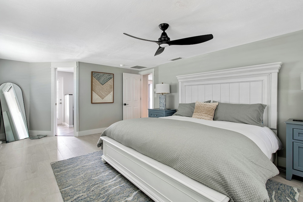 Luxury Pool Retreat near Siesta Key
