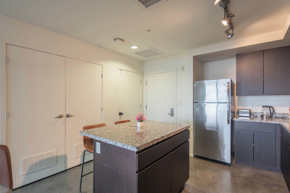 ROVE LIVING/KL - Roosevelt Point