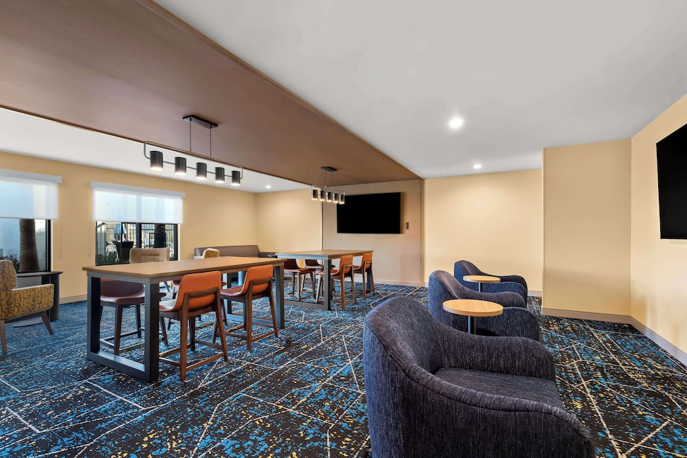 Hampton Inn & Suites Corona, Ca