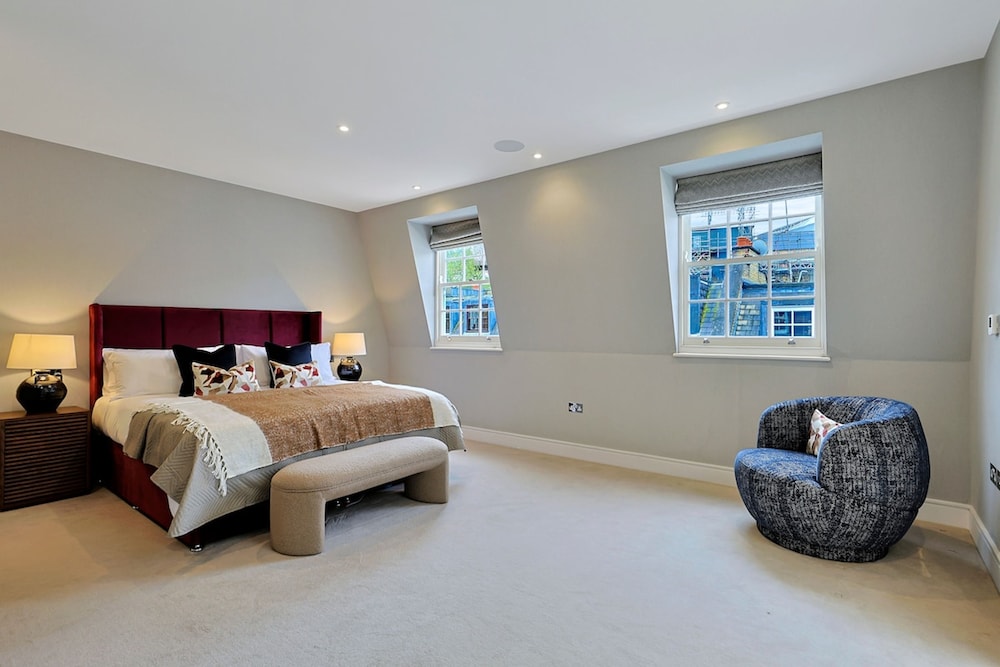 Luxe Home With Cinema Room - South Kensington