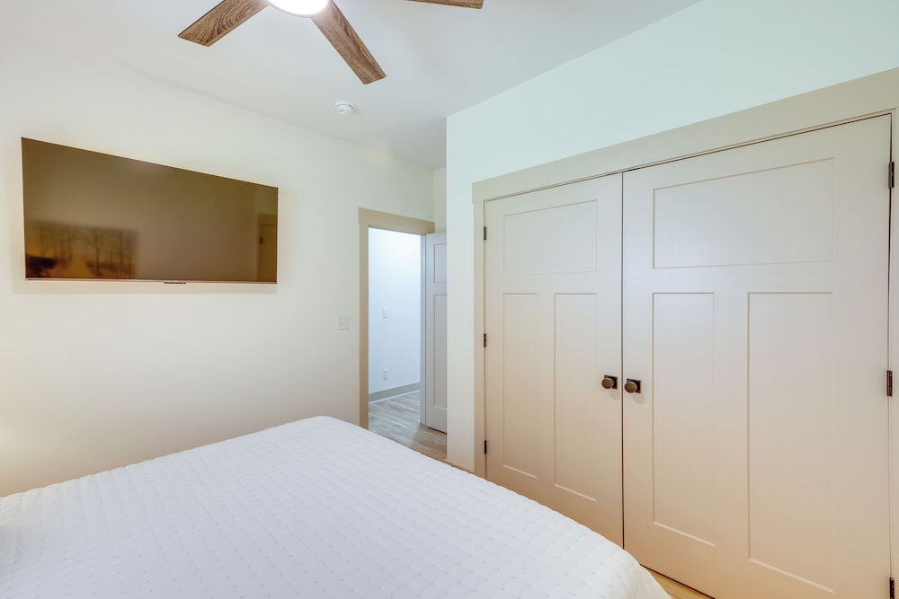 Walk to Sports Complex: Home in Millbrook!
