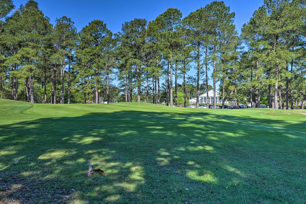 Dog-friendly Condo w/ Resort Perks in Calabash!