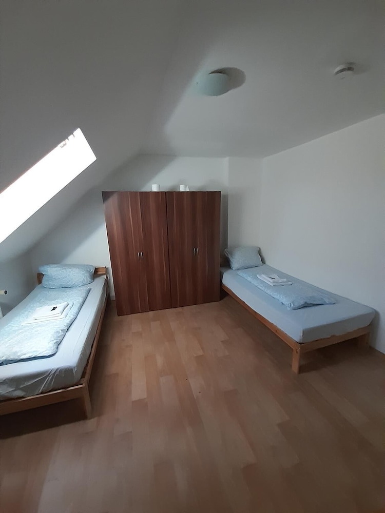 2-Rent Group Hostel Rooms&Apartments EVE168