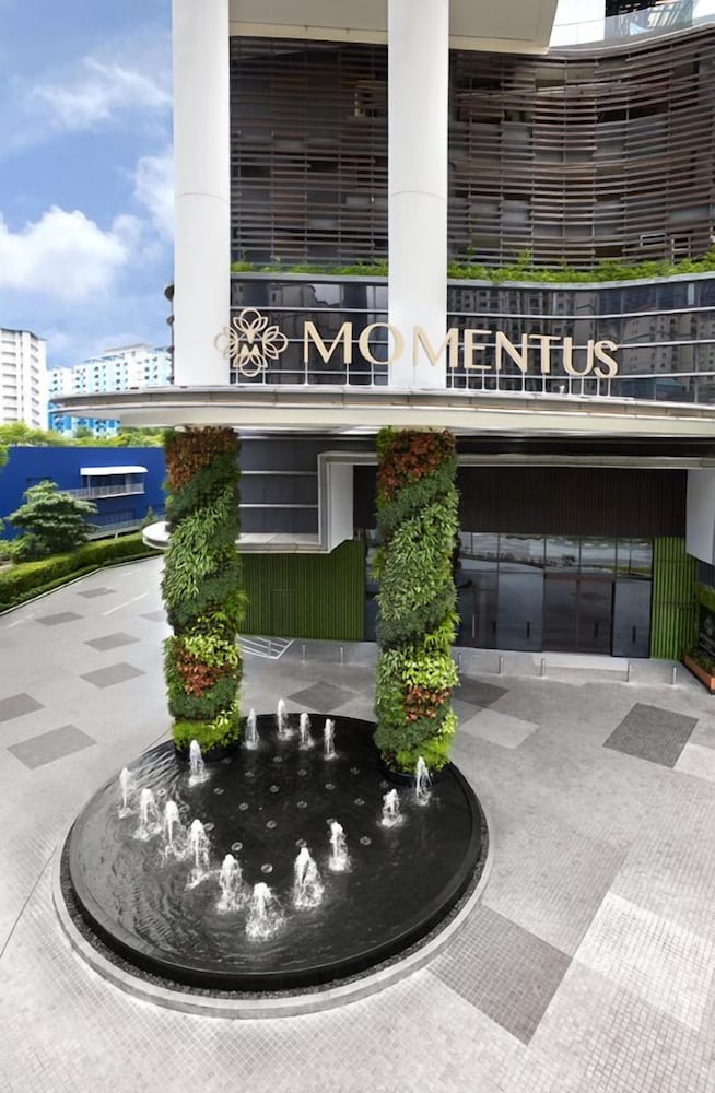 Momentus Hotel Alexandra 21