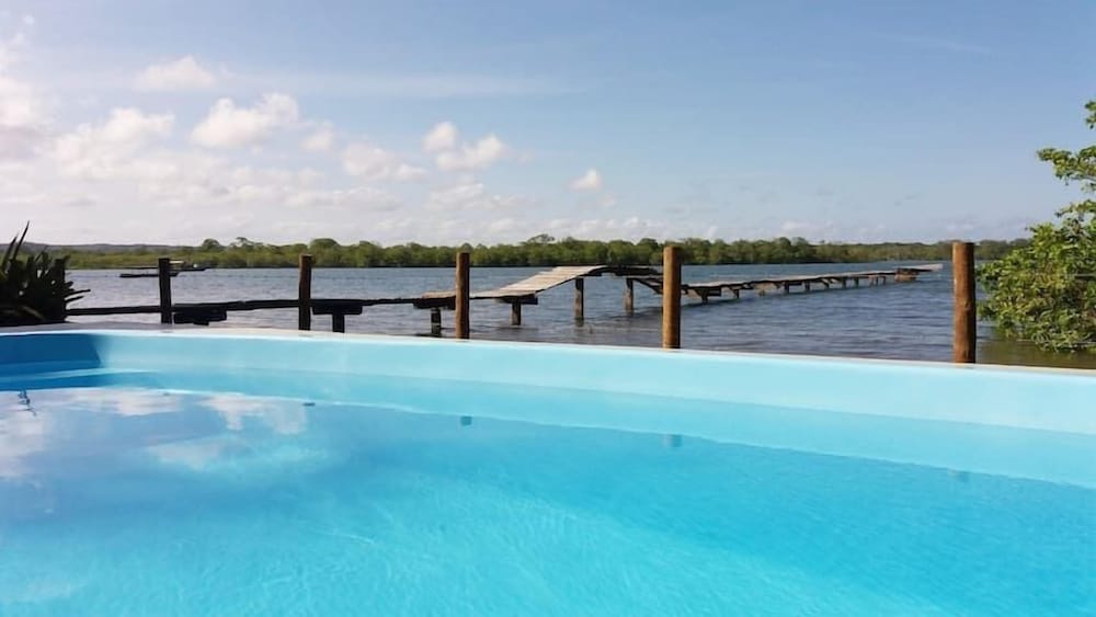 Casa de Temporada Felicidade, 38 Hóspedes, 2 Piscinas, 9 Suítes e 2 Churrasqueiras em Itacaré Bahia