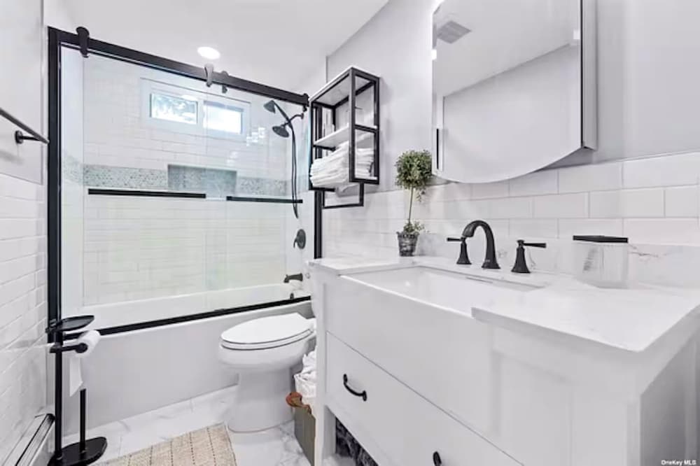 Newly Designed 3Br-2Ba Home