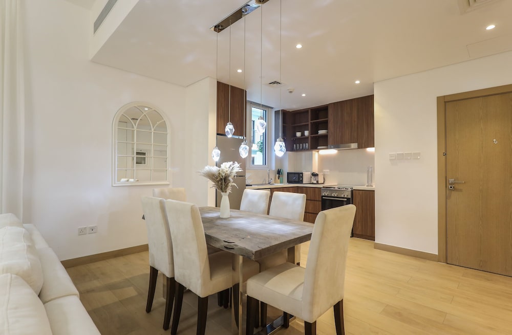 Elite LUX Holiday Homes - 1bhk Beachside Retreat at Port De La Mer Dubai