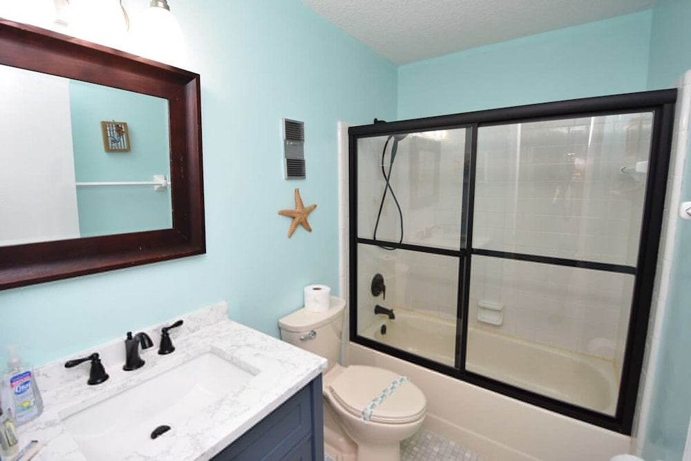 Hidden Oasis Spacious Home With Salt Water Heated Pool Hot Tub Fenced Yard Pets are Welcome