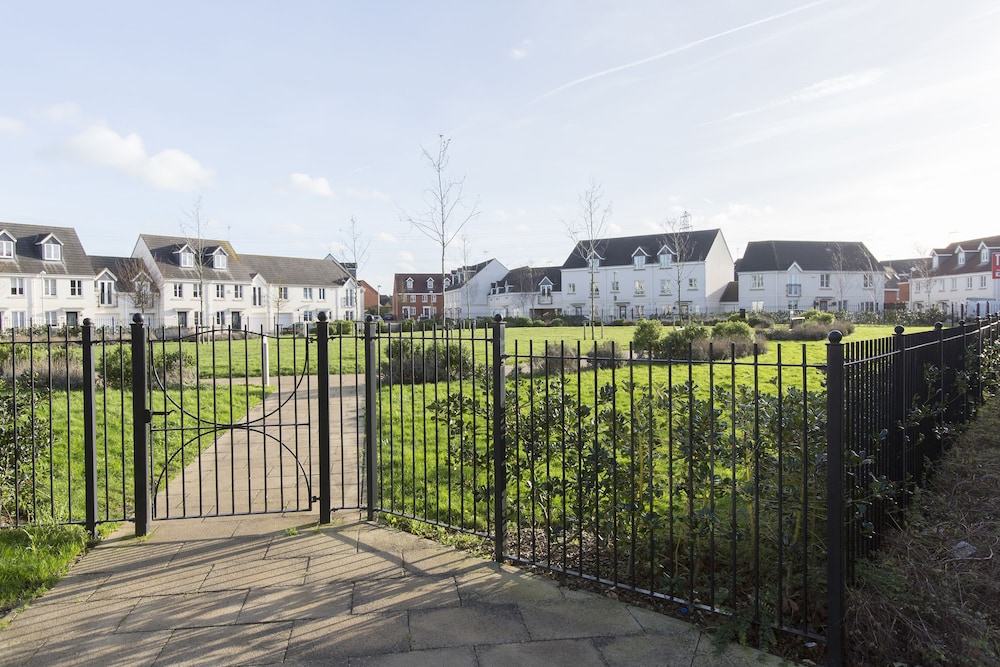 5 Rosebay Gardens