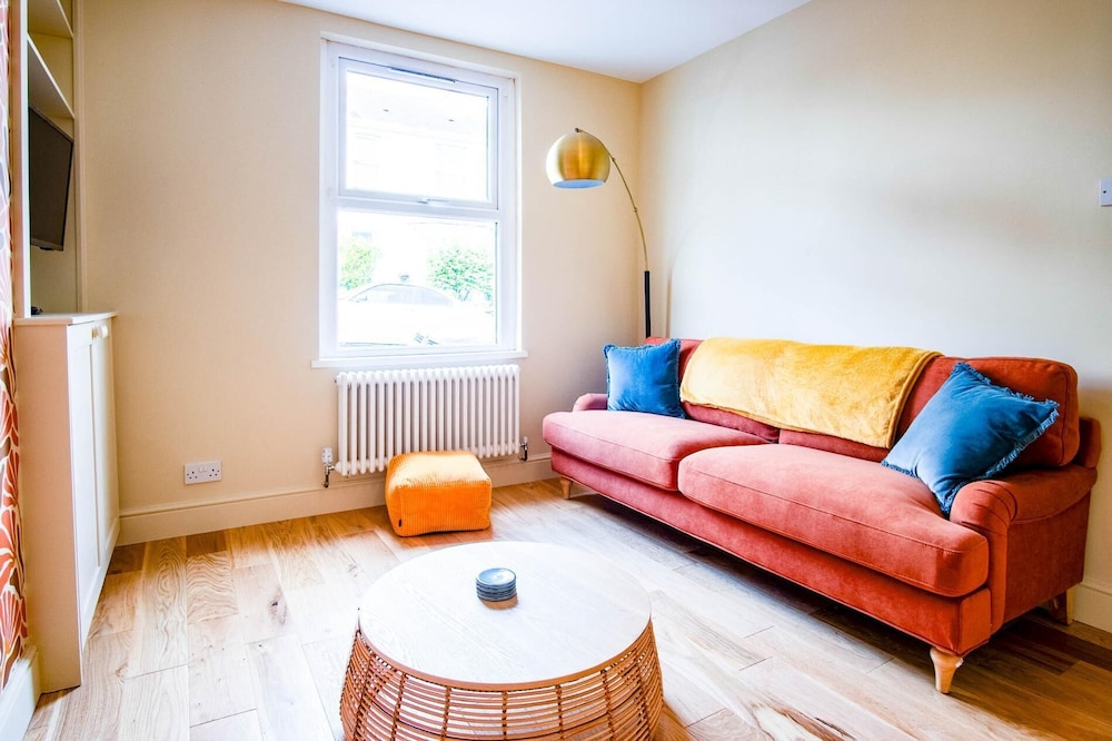 Woodville Road - 2 Bedroom House - Mumbles