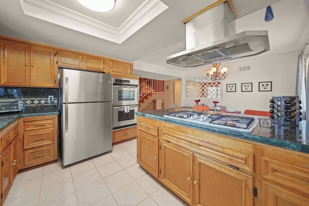 5 BR Jacuzzi Disney Knotts Beach