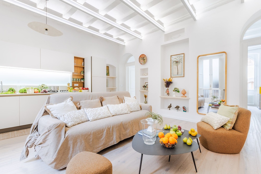 Casa Joyce in Lucca With 1 Bedrooms and 1 Bathrooms