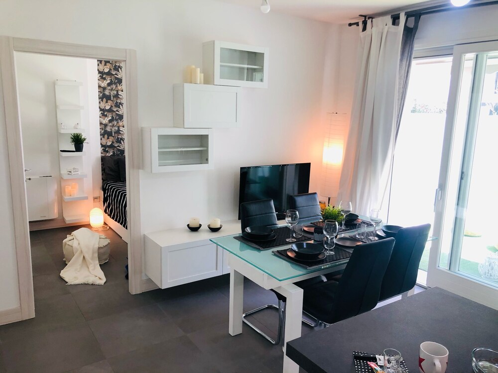 The Italian Home
