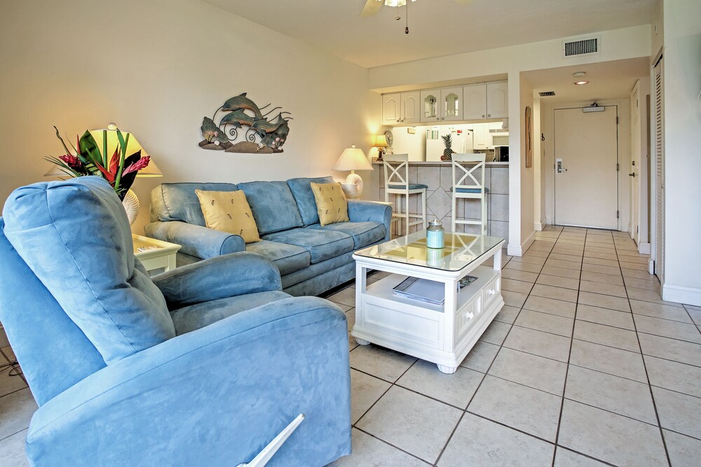 Sanibel Island Studio: Pool Access, Walk to Beach