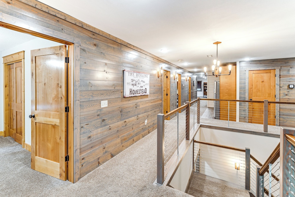 Luxe Barndominium Retreat Near Blue Spring Lake!