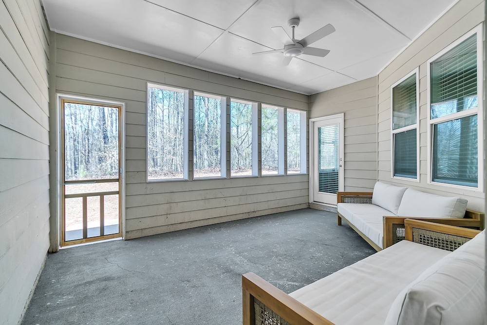 Spacious Family Retreat in Atlanta - Sleeps 10