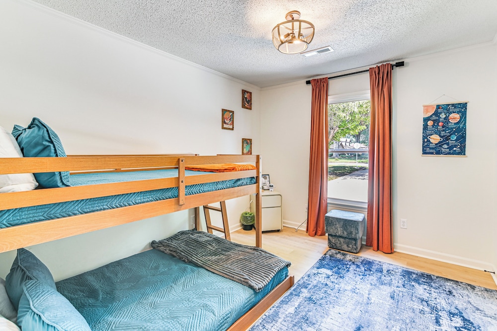 Pet-friendly Home w/ Yard, 1 Mi to Decatur Mall