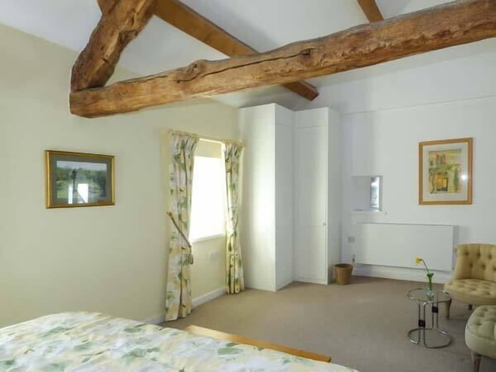 Kestrel Cottage view 2