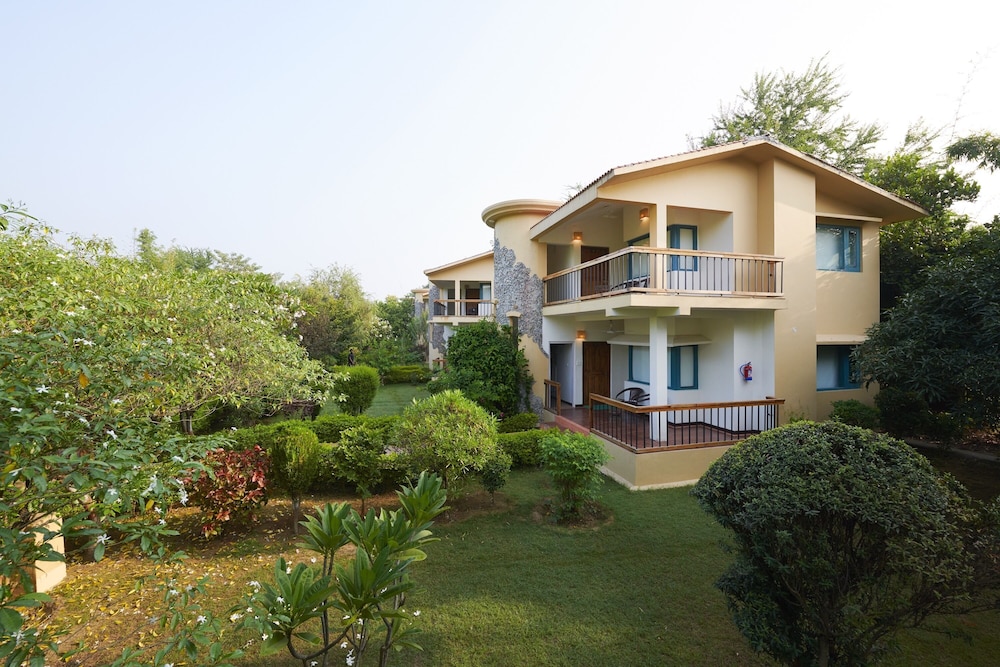 Aacorn Hideaway Resort & Spa