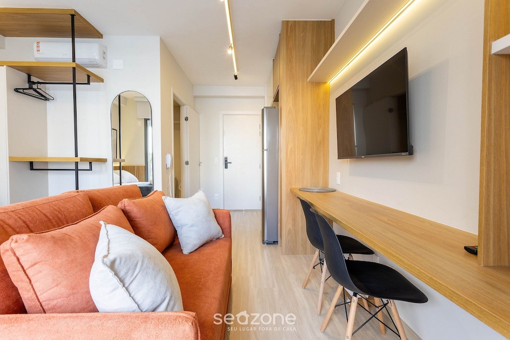 Studios in Building With Gym in Brooklin - SP Emnrs