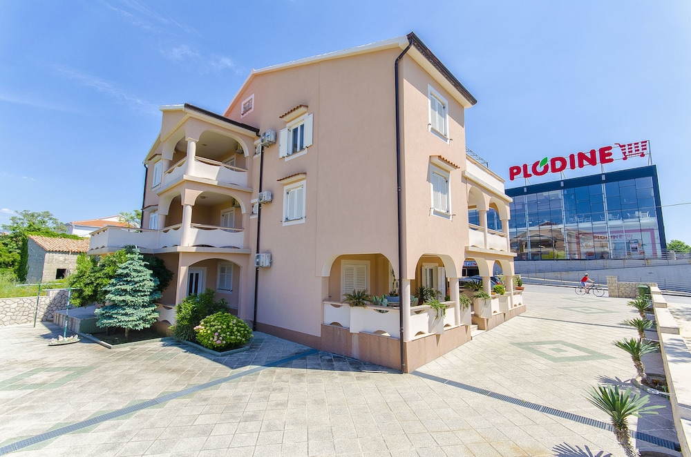 Apartments Biserka