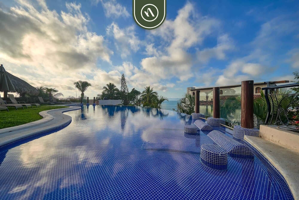 Oceanview 3 BR Condo - Amazing View From Terrace