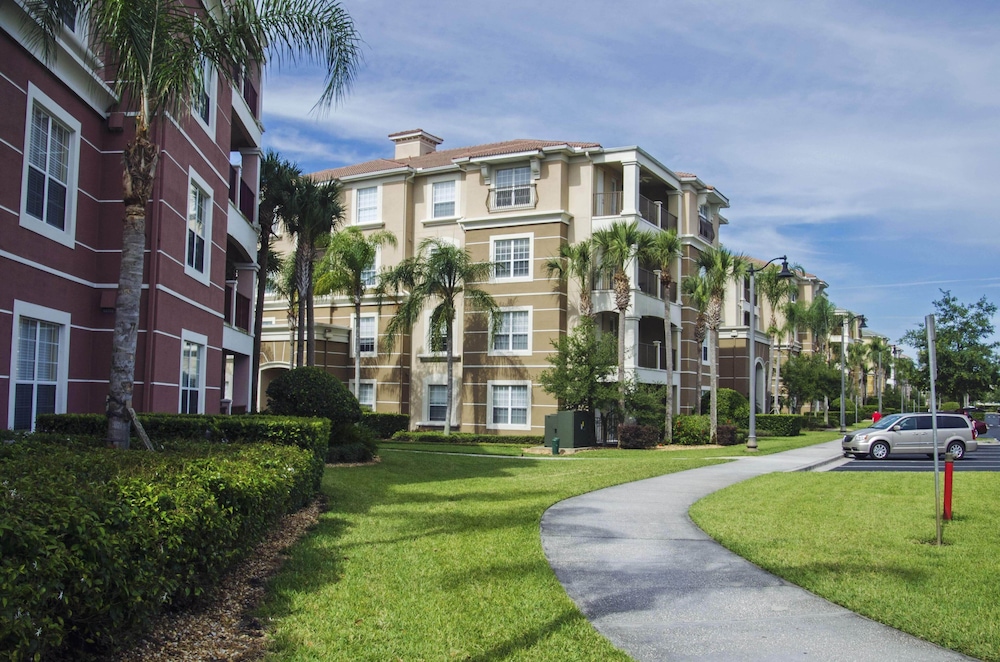 Spacious and Lovely 3BD Unit With Balcony, Close to the Convention Center #3vc309
