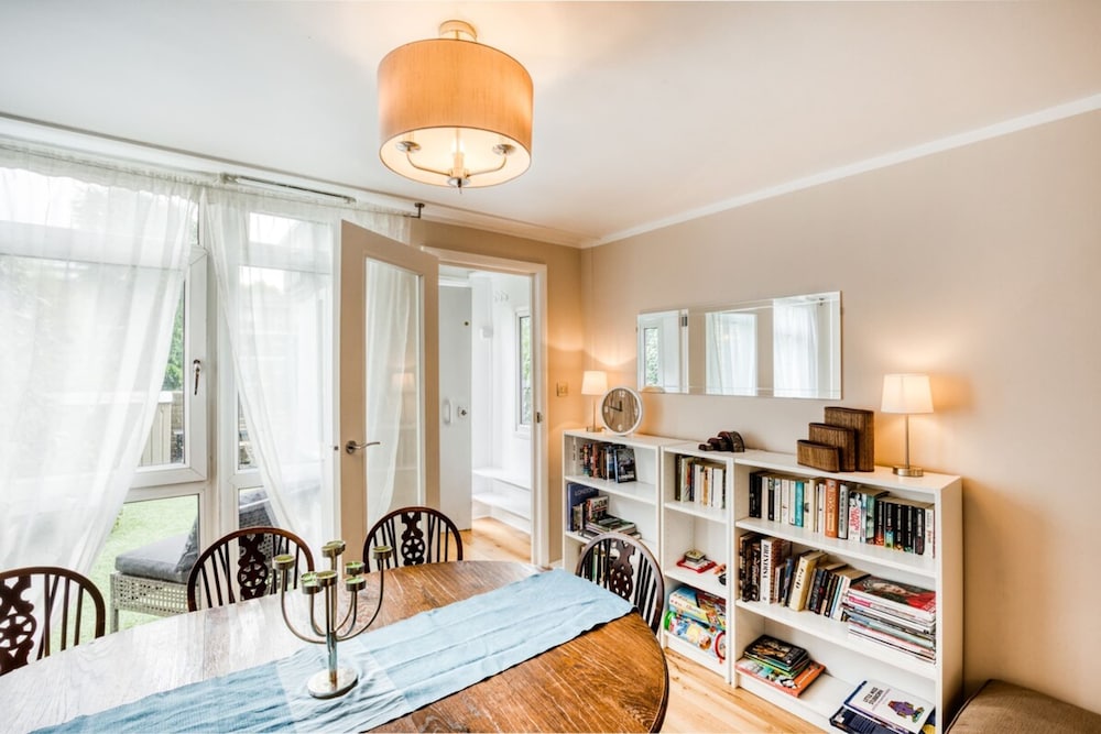 Homely 4 Bedroom House in Brixton