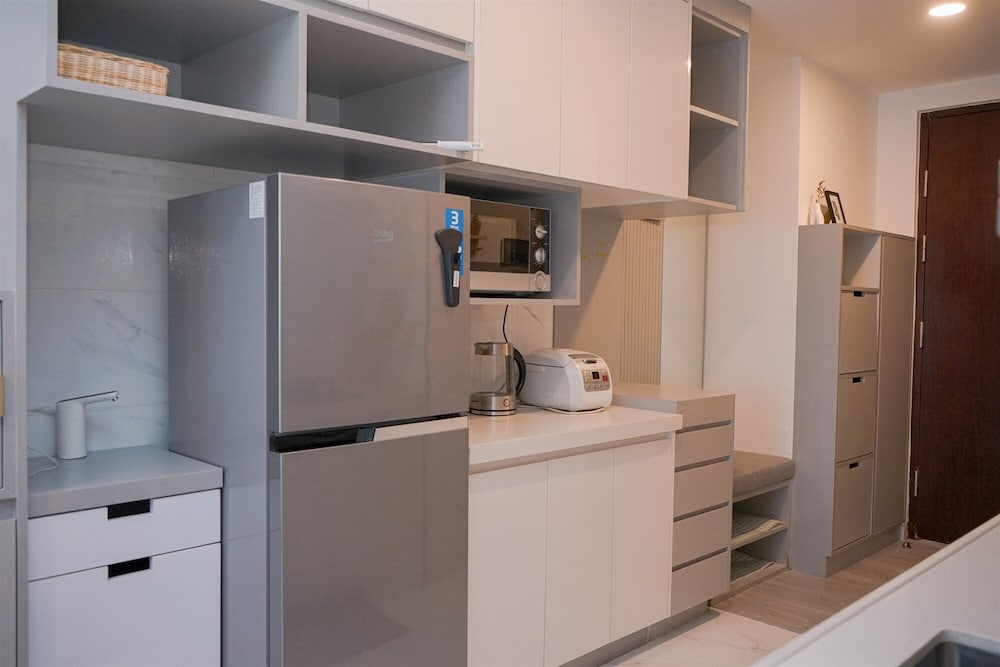Spacious & Elegant 3BR Apartment at Sky House BSD