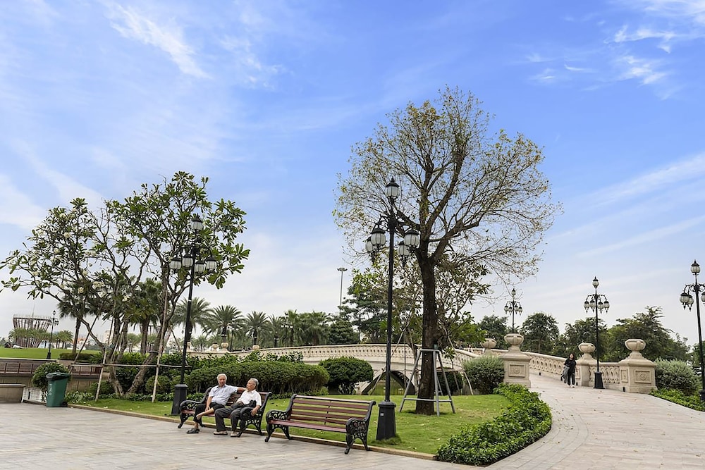 Apartment Landmark 81 by Urban Home