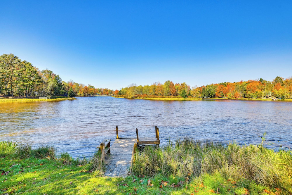 Walk to Beach: Arrowhead Lake Home