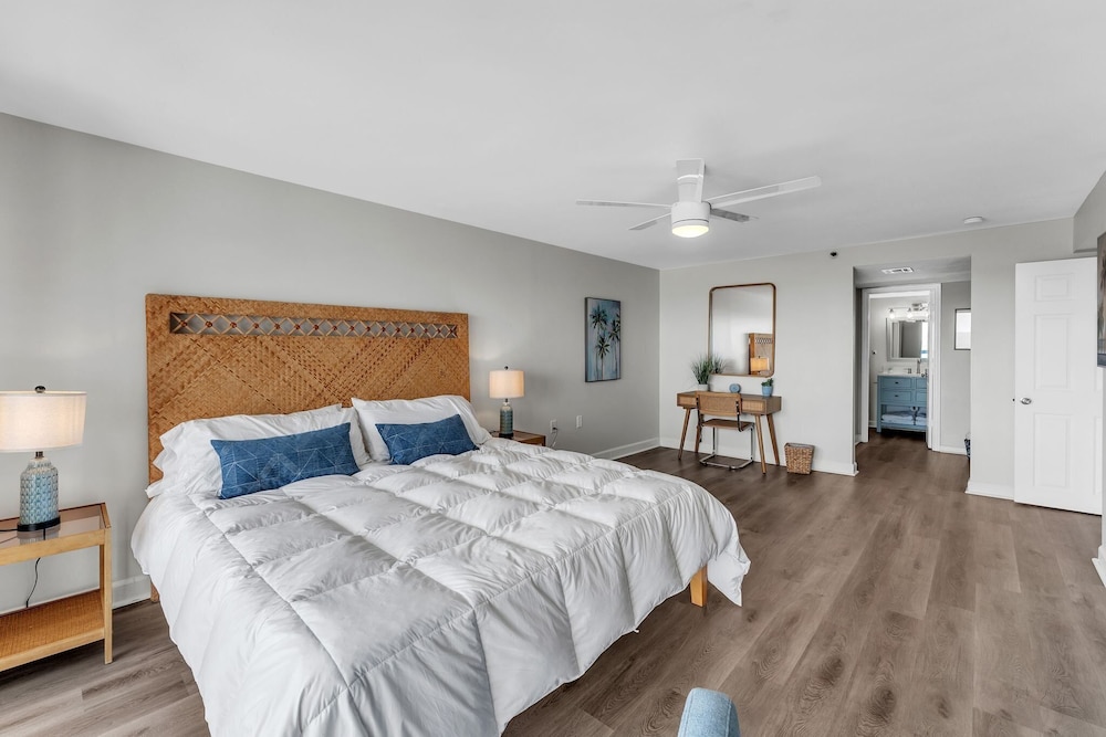 Oceanfront Gem Pool, Balcony, Modern Touch 3 Bedroom Condo