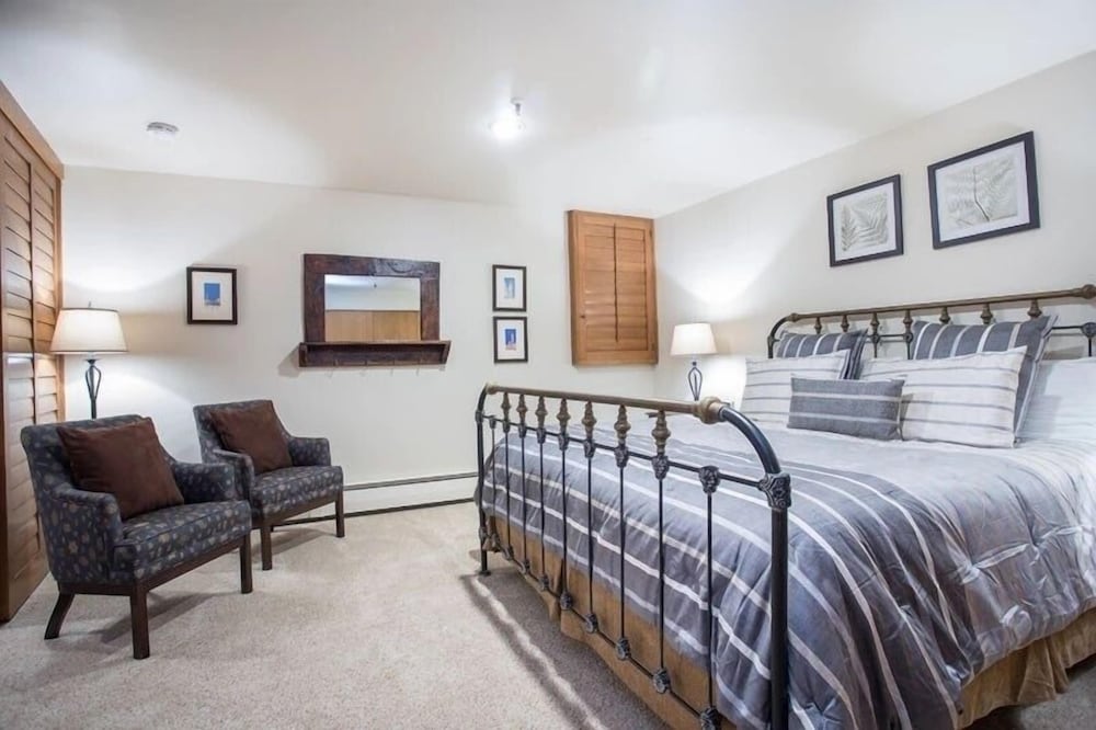 Pinnacle at Deer Valley Resort - Four Bedroom Condo with Hot Tub #1065 4 Condo