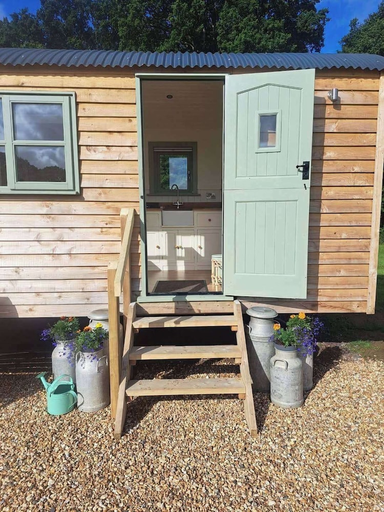 Luxury Shepherds Hut set in a Countryside Setting