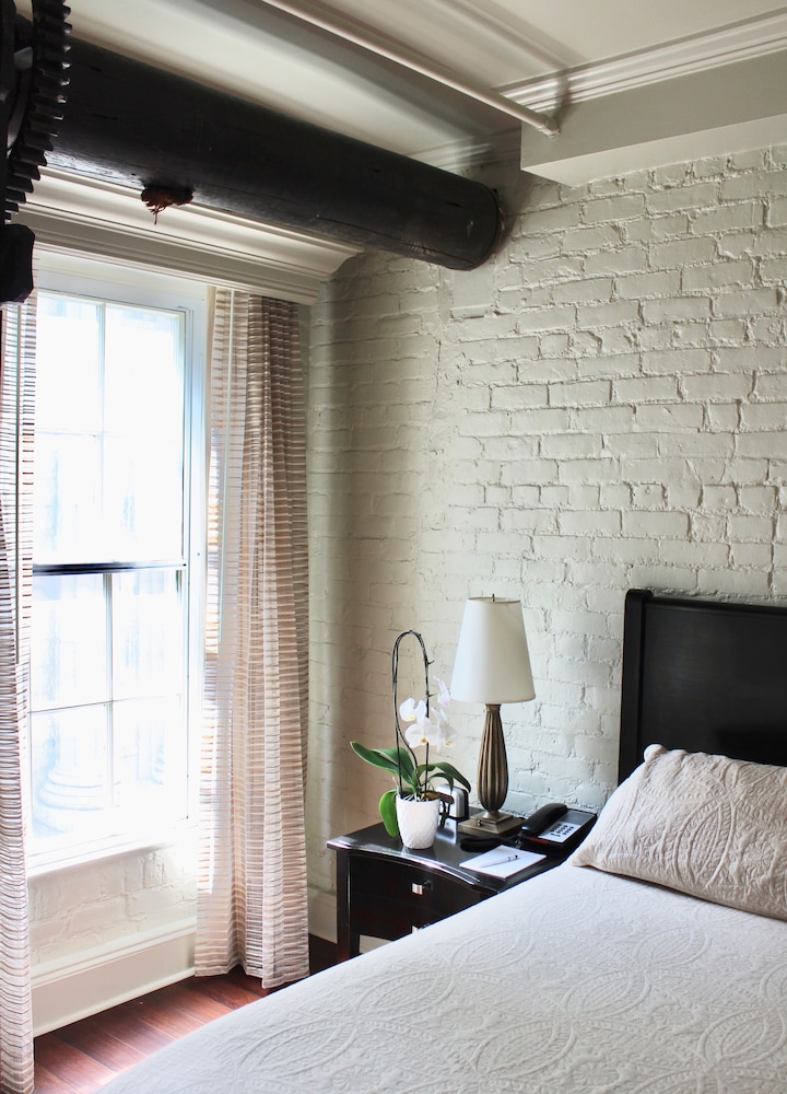 New Orleans Vacations - La Galerie French Quarter Hotel - Property Image 28