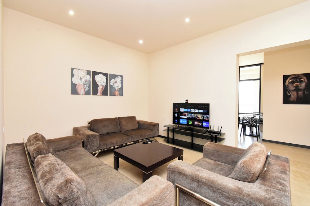 Apartments by Luxe Group DI64